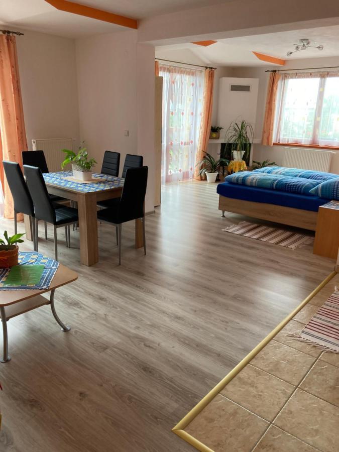 Villa Elena Smizany Luaran gambar